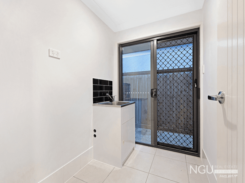 8 Daniell Close, Ripley, QLD 4306