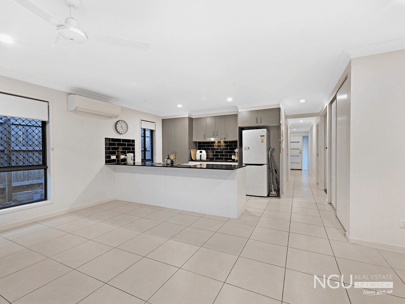 8 Daniell Close, Ripley, QLD 4306