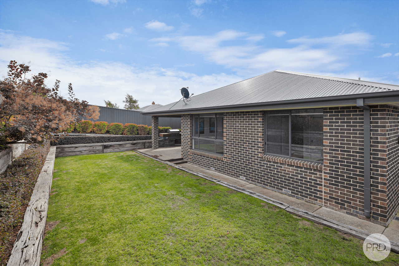 132 Finlay Street, BROWN HILL, VIC 3350