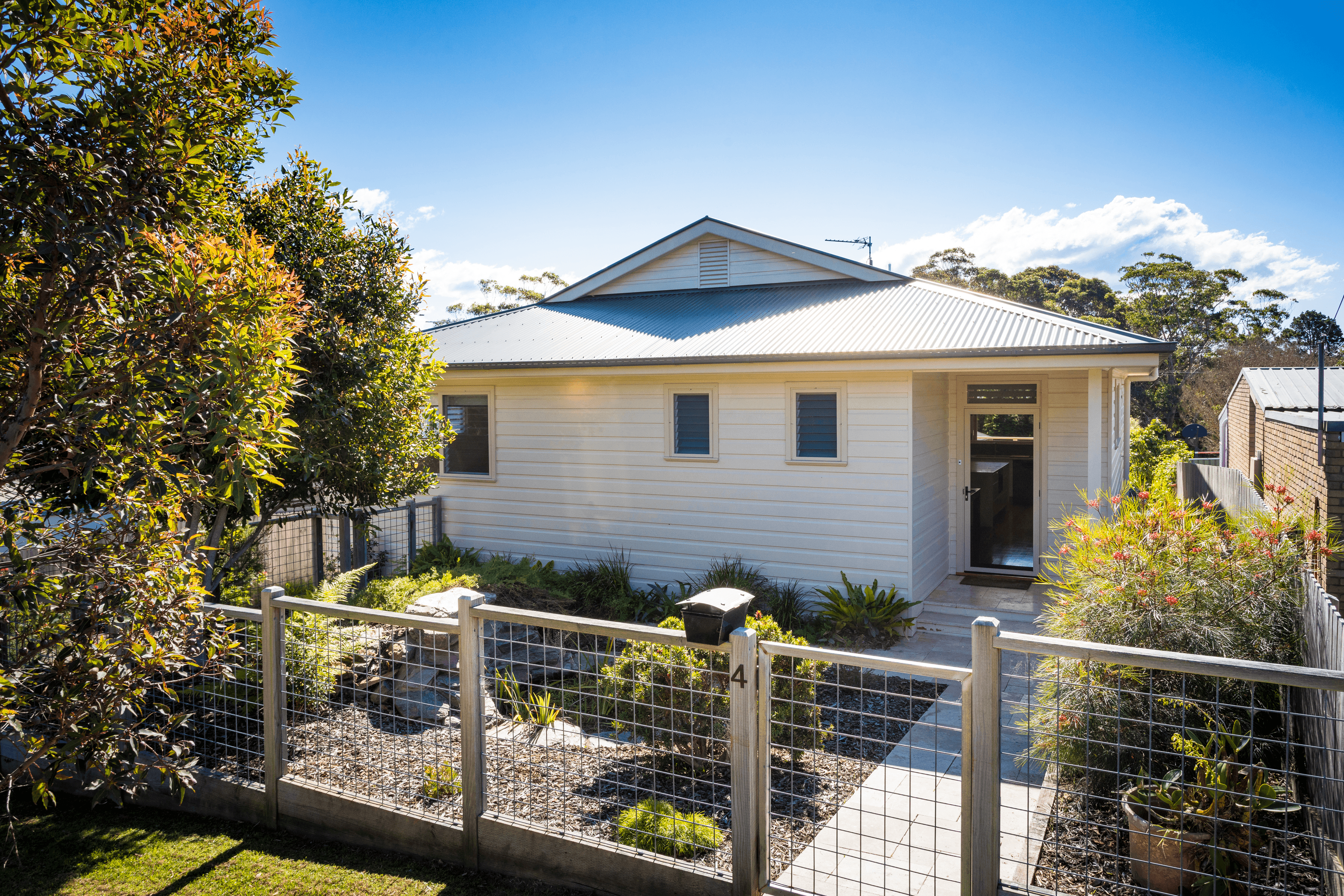 4 TATIARA STREET, DALMENY, NSW 2546