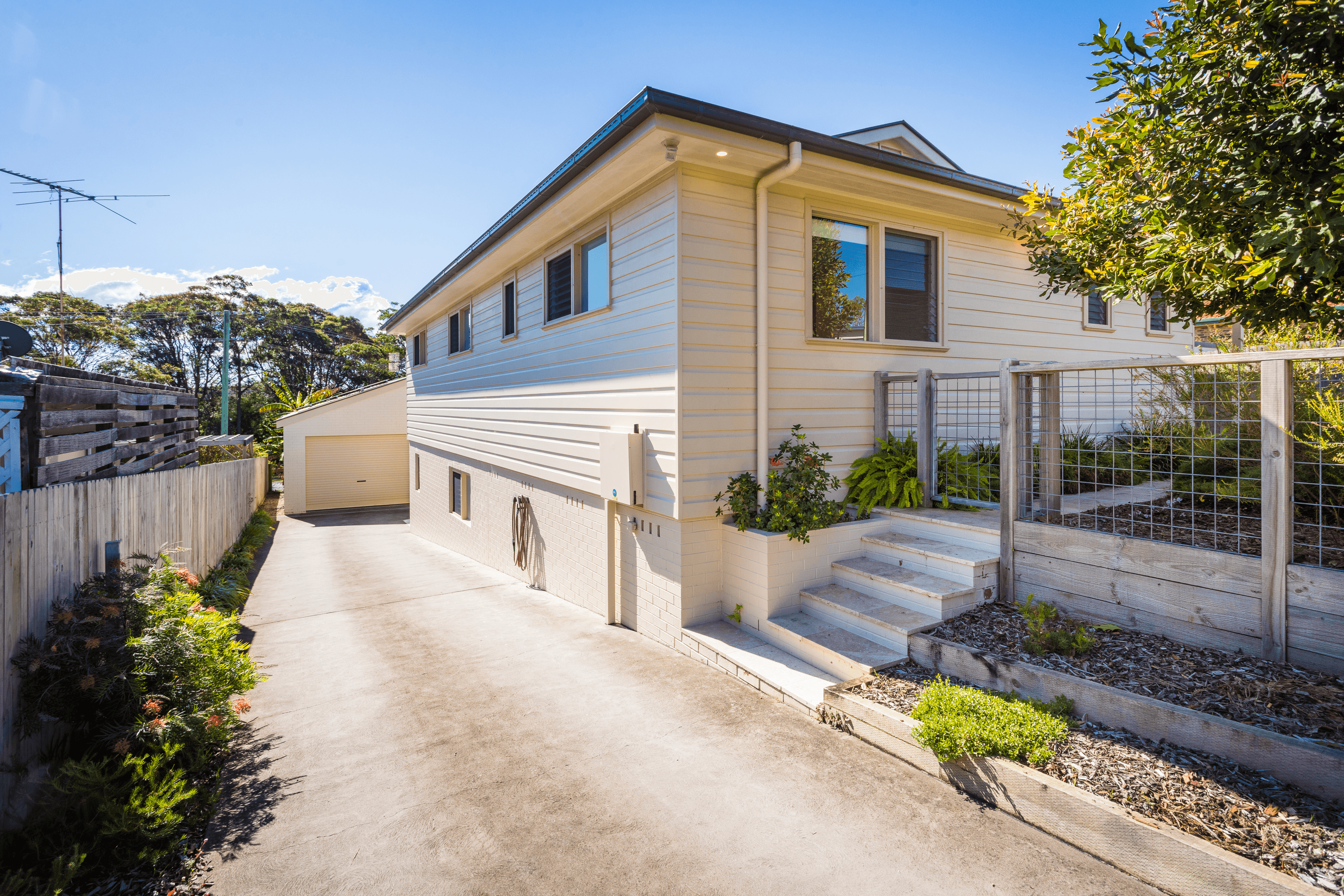 4 TATIARA STREET, DALMENY, NSW 2546