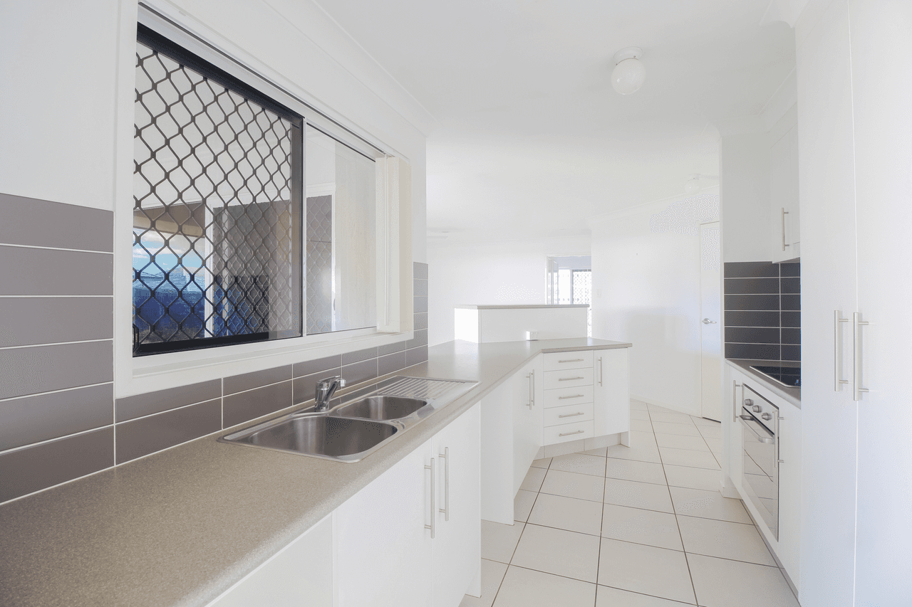 18 Burns Circuit, AUGUSTINE HEIGHTS, QLD 4300