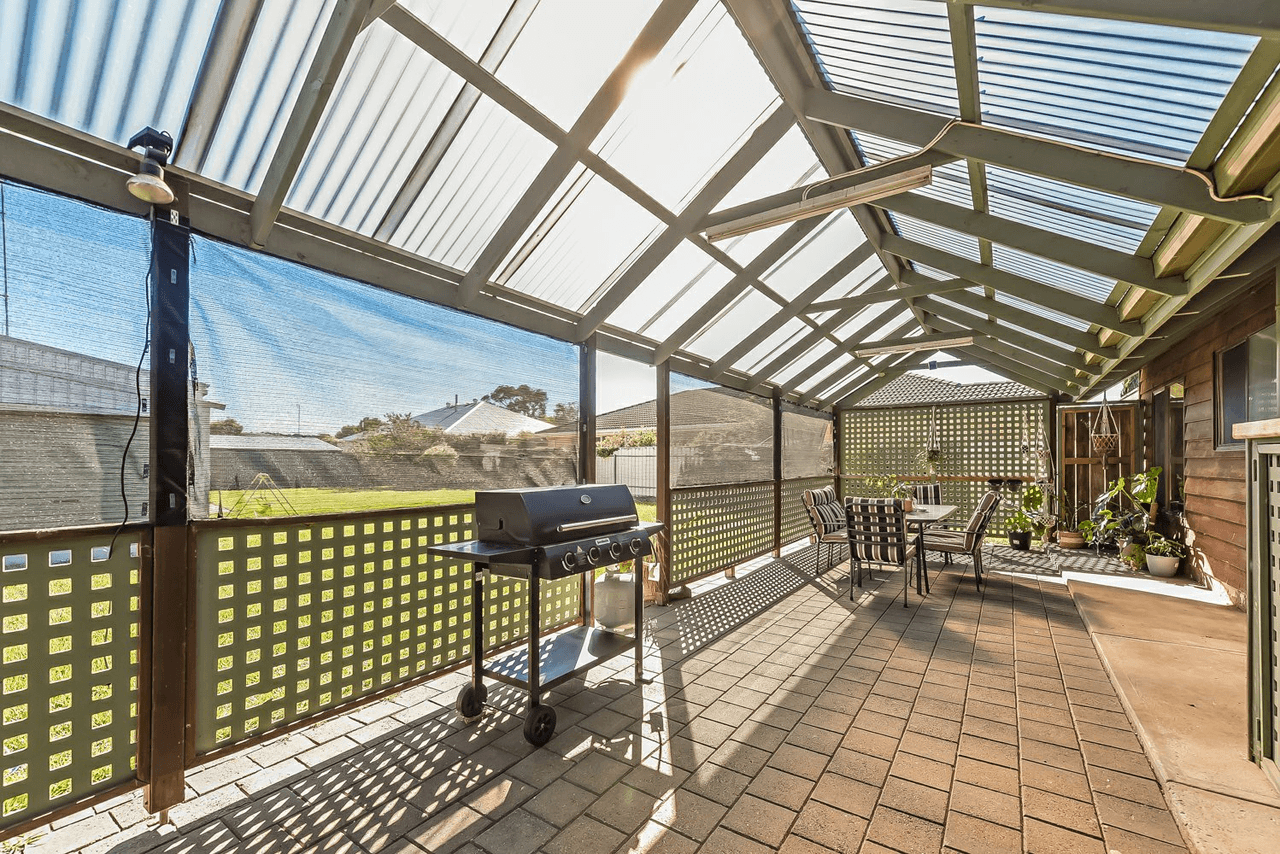 33 Russell Street, ENCOUNTER BAY, SA 5211