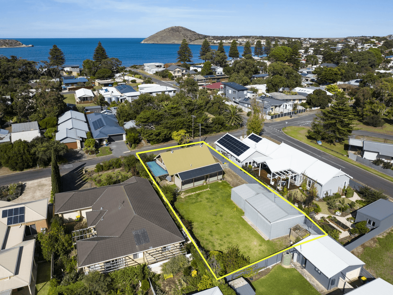 33 Russell Street, ENCOUNTER BAY, SA 5211