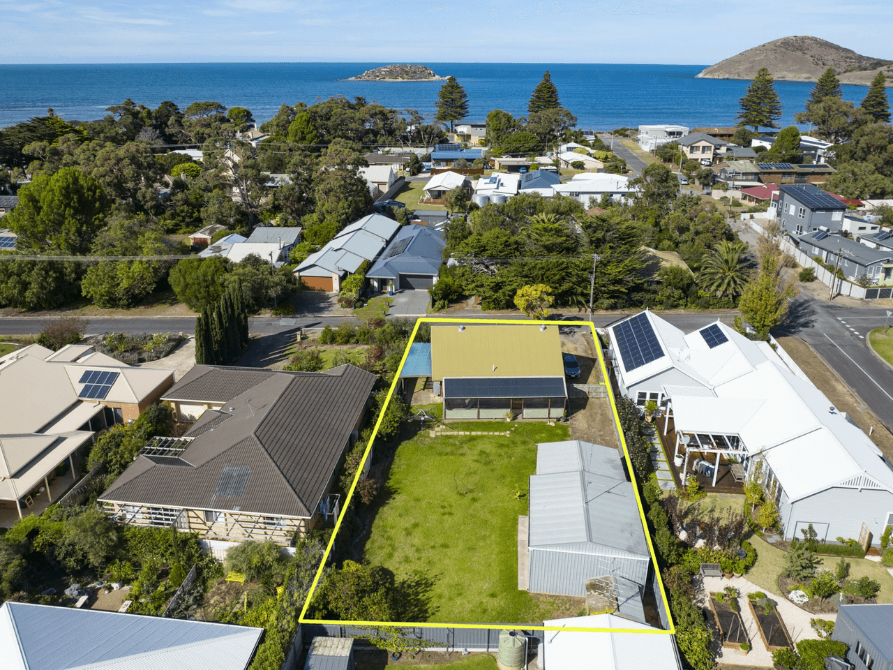 33 Russell Street, ENCOUNTER BAY, SA 5211