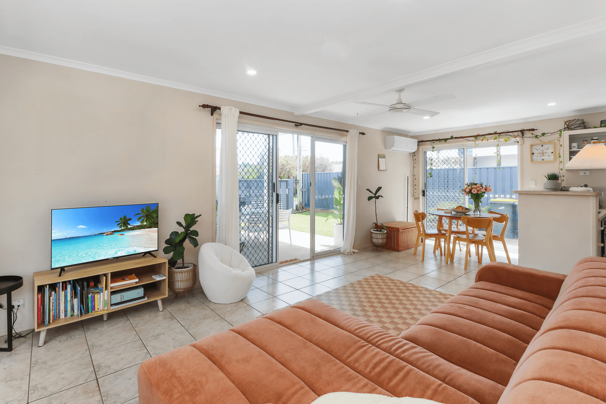 1 & 2/7 Currawong St, Mudjimba, QLD 4564