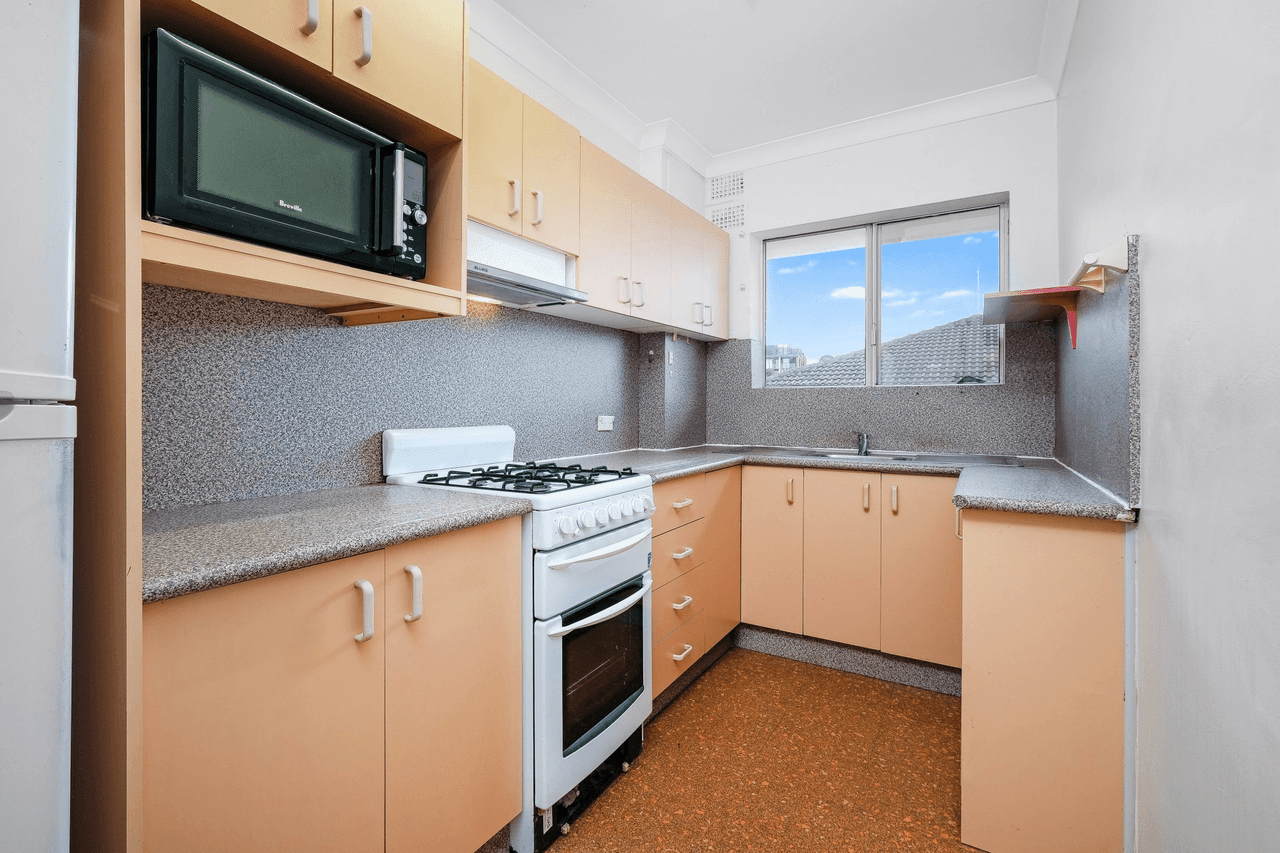 12/28 Barber Avenue, EASTLAKES, NSW 2018