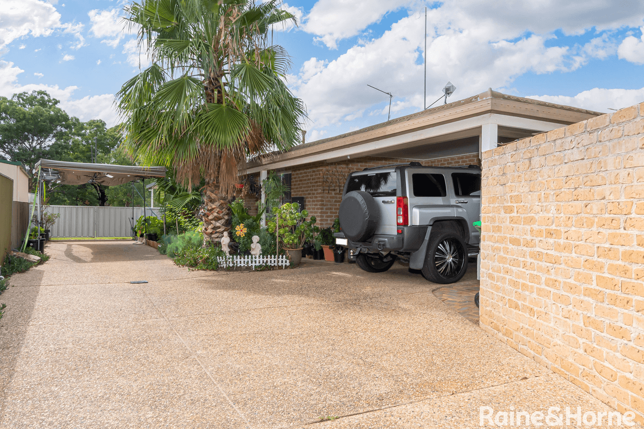 1&2/7 Bocquet Street, LAKE ALBERT, NSW 2650