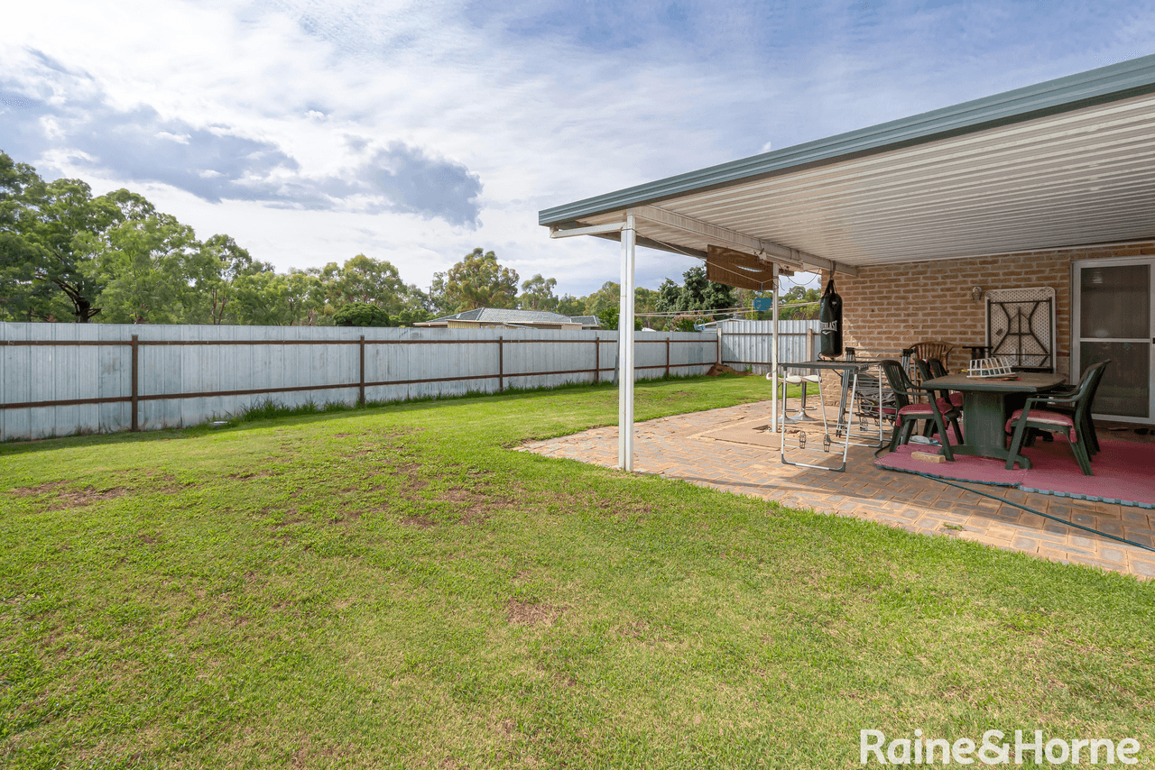 1&2/7 Bocquet Street, LAKE ALBERT, NSW 2650