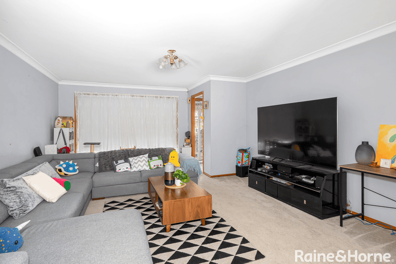 1&2/7 Bocquet Street, LAKE ALBERT, NSW 2650