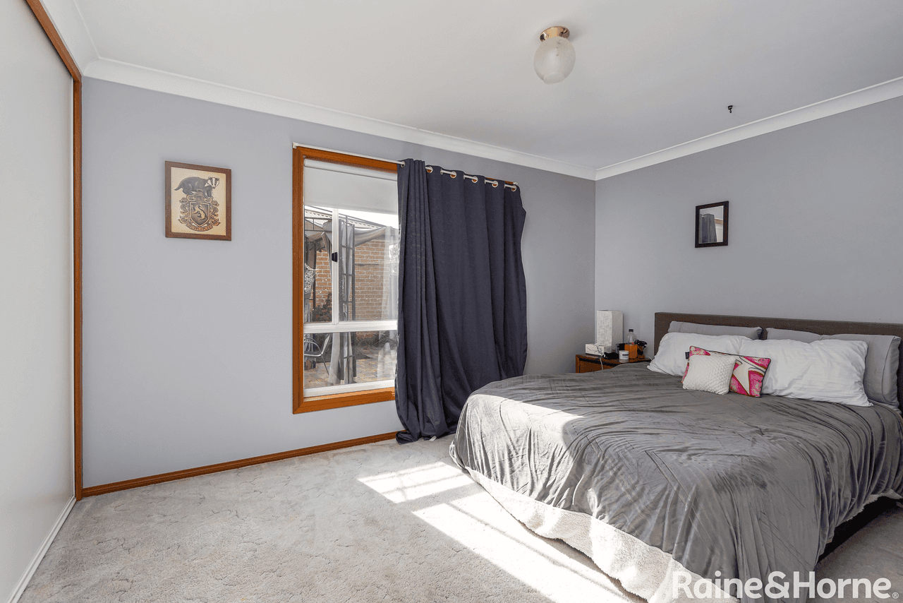 1&2/7 Bocquet Street, LAKE ALBERT, NSW 2650