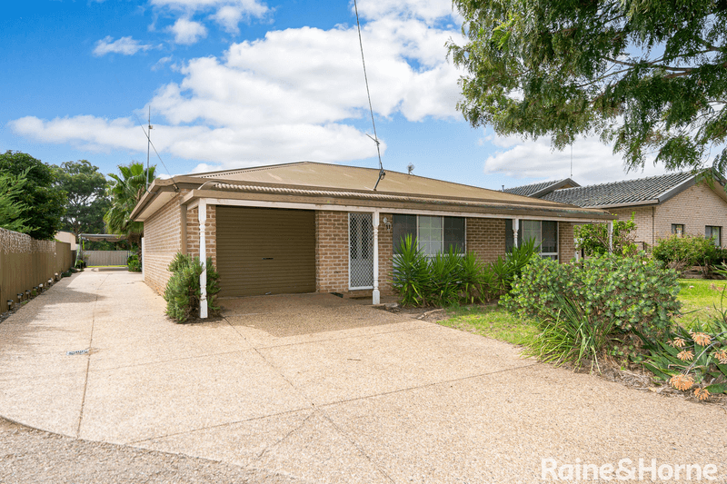 1&2/7 Bocquet Street, LAKE ALBERT, NSW 2650