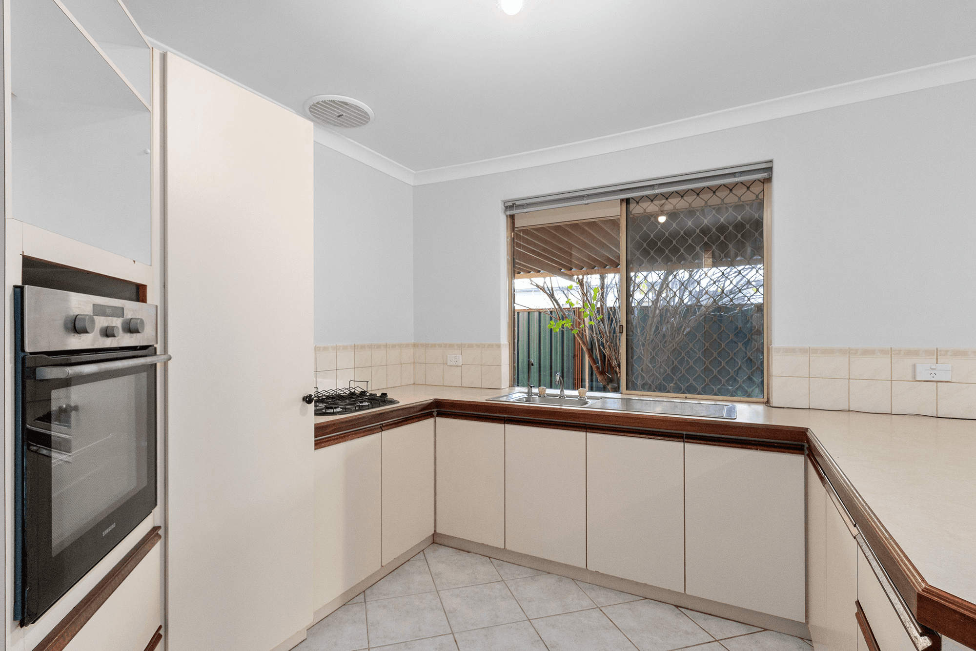 Unit 2/22 Locksley Ave, Armadale, WA 6112