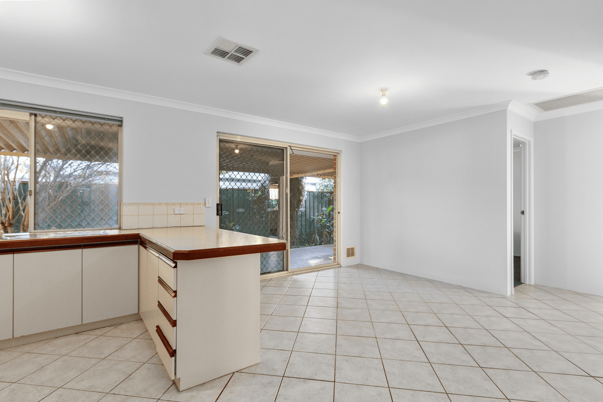 Unit 2/22 Locksley Ave, Armadale, WA 6112