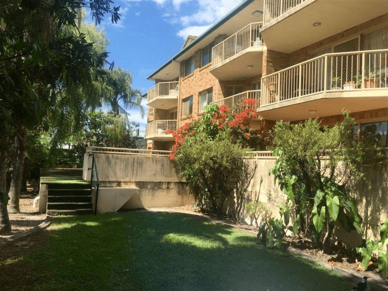 9/35-37 Huth Street, LABRADOR, QLD 4215