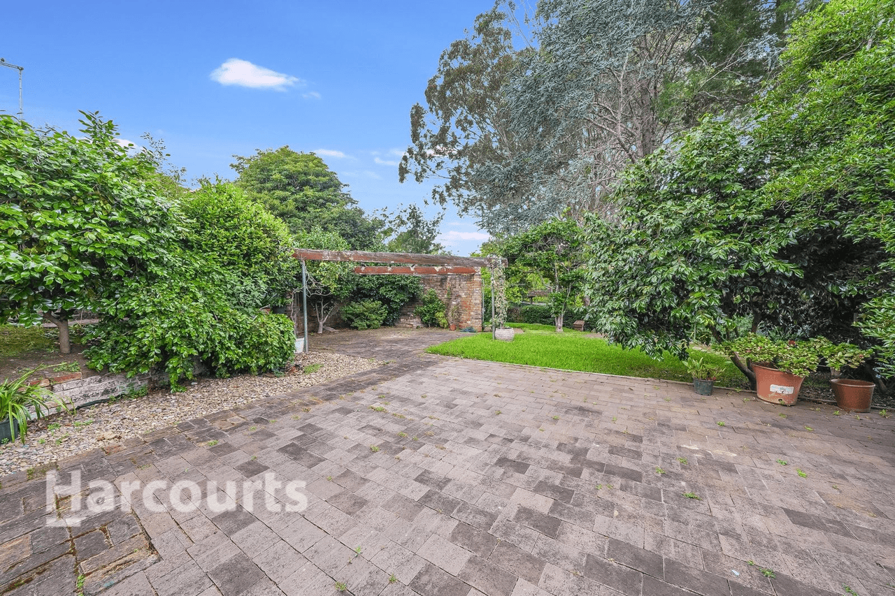 22 Campbellfield Avenue, Bradbury, NSW 2560