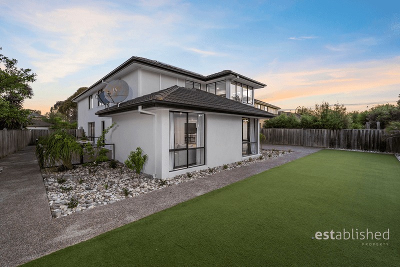 33 Eagleview Place, SANCTUARY LAKES, VIC 3030