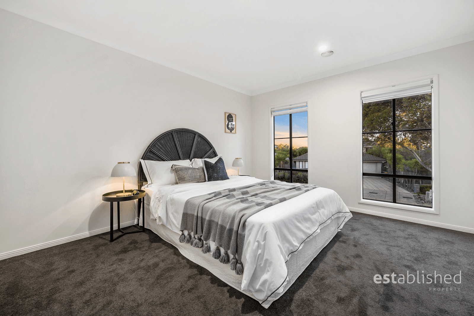 33 Eagleview Place, SANCTUARY LAKES, VIC 3030