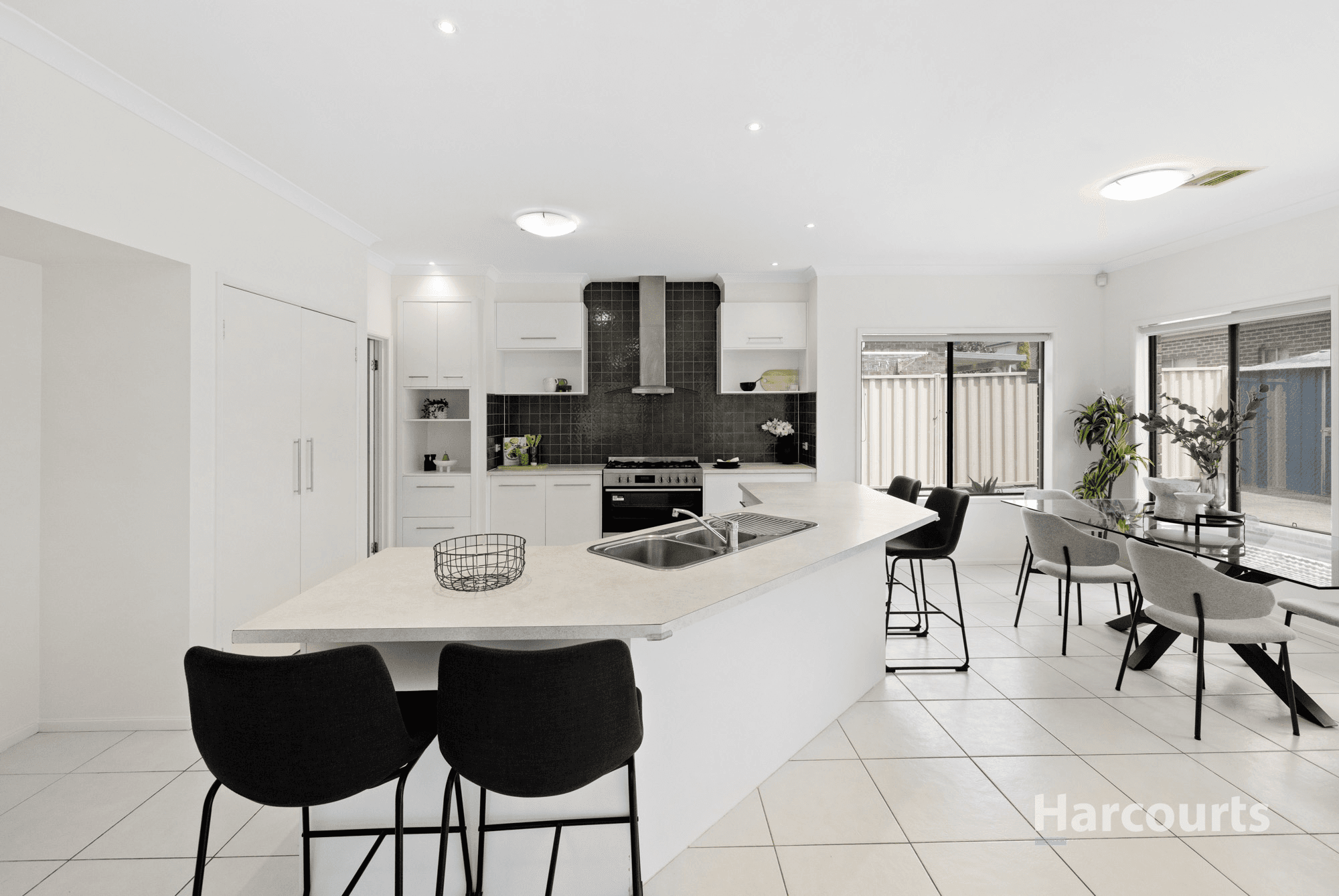 35 The Avenue, Caroline Springs, VIC 3023