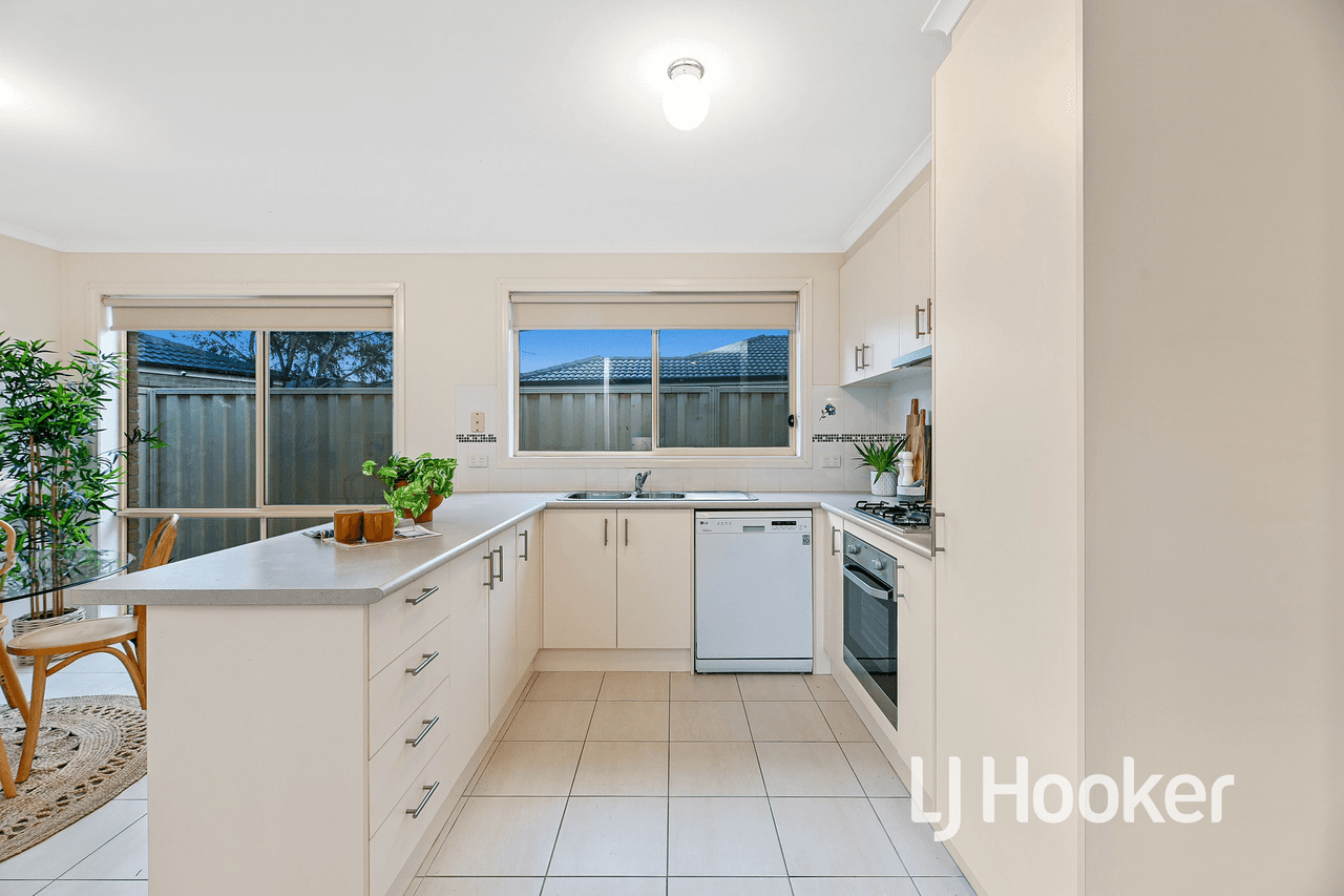 6 Belvedere Drive, PAKENHAM, VIC 3810