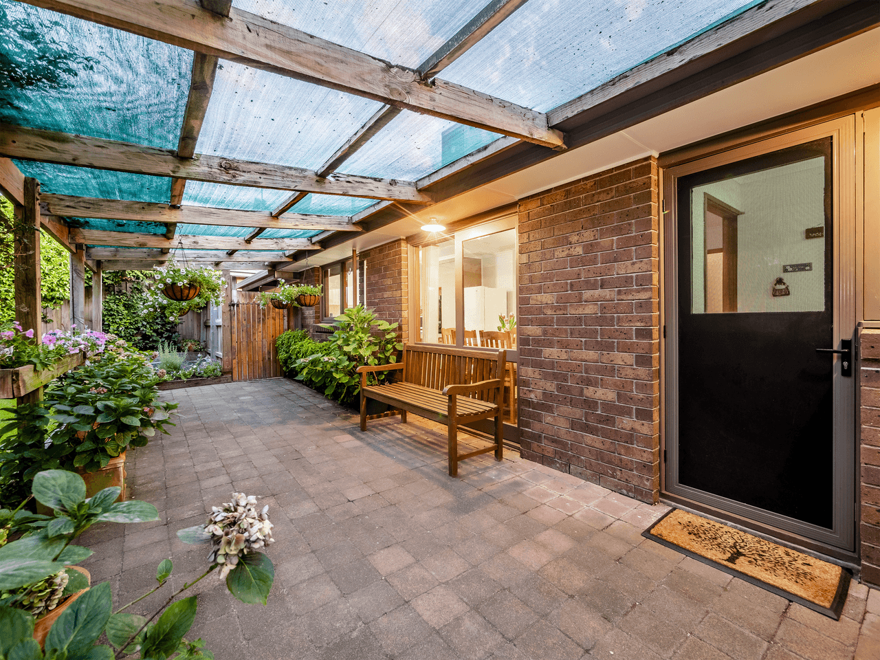 1 Sturrock Court, BERWICK, VIC 3806