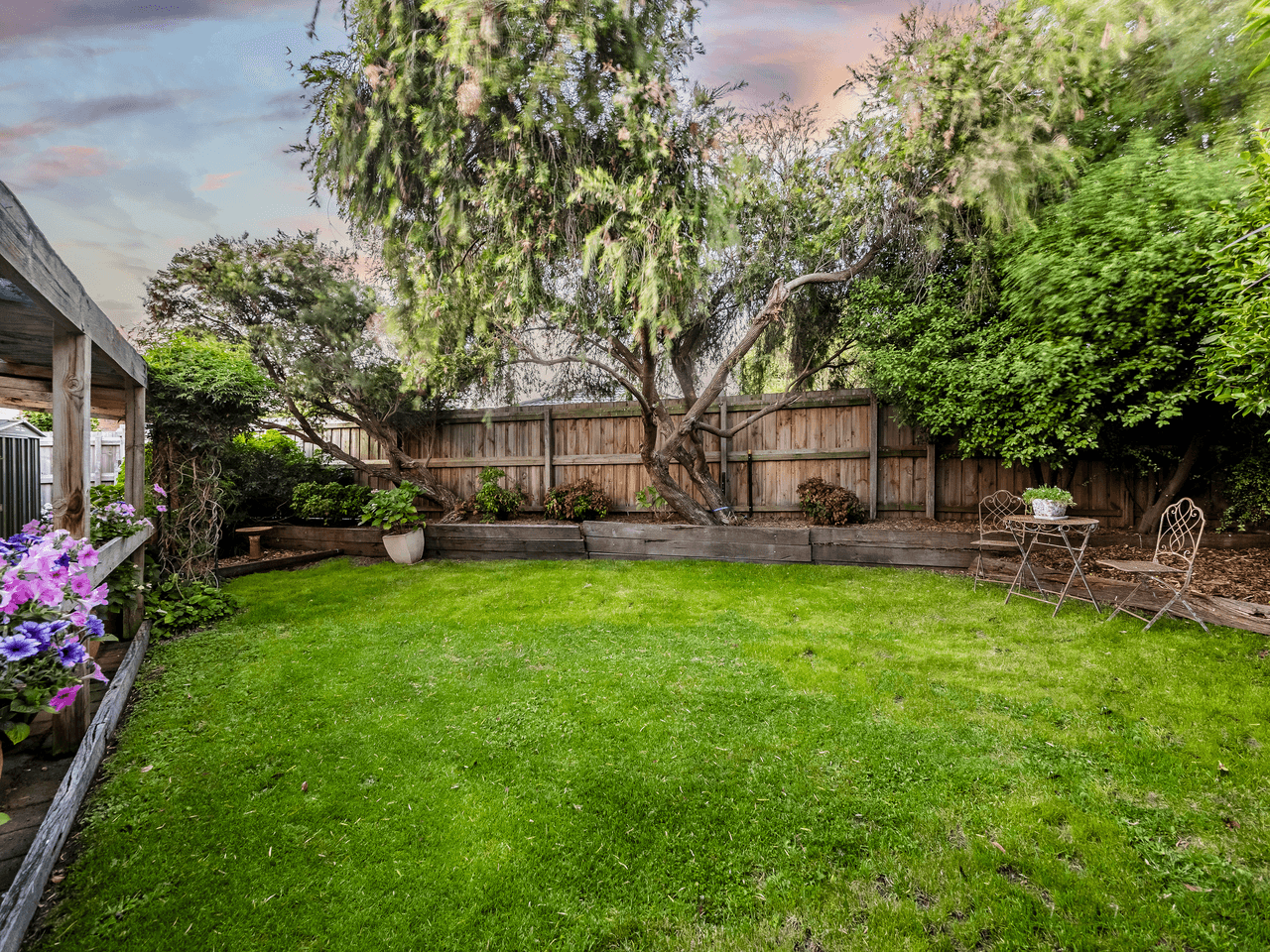 1 Sturrock Court, BERWICK, VIC 3806