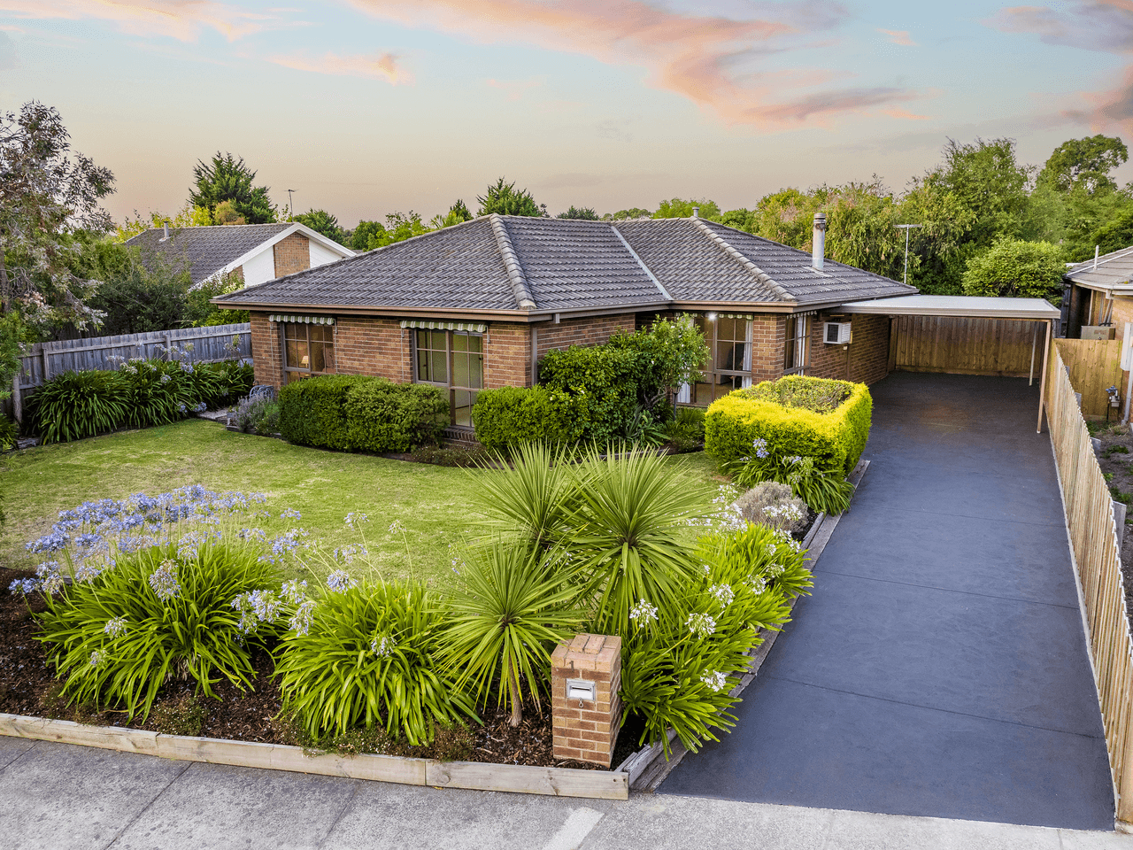 1 Sturrock Court, BERWICK, VIC 3806