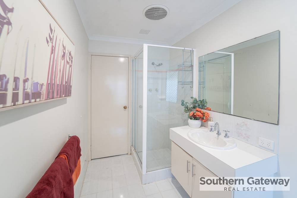 16 Skottowe Parkway, PARMELIA, WA 6167