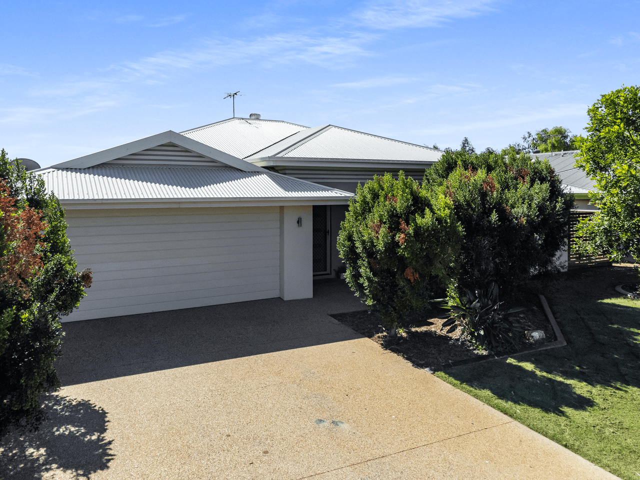 5 Canterbury Road, EMERALD, QLD 4720