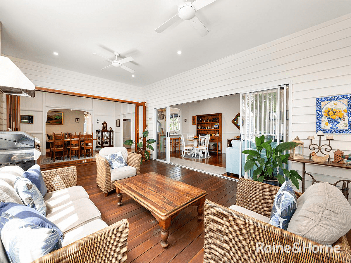 17 Carnarvon Road, INDOOROOPILLY, QLD 4068