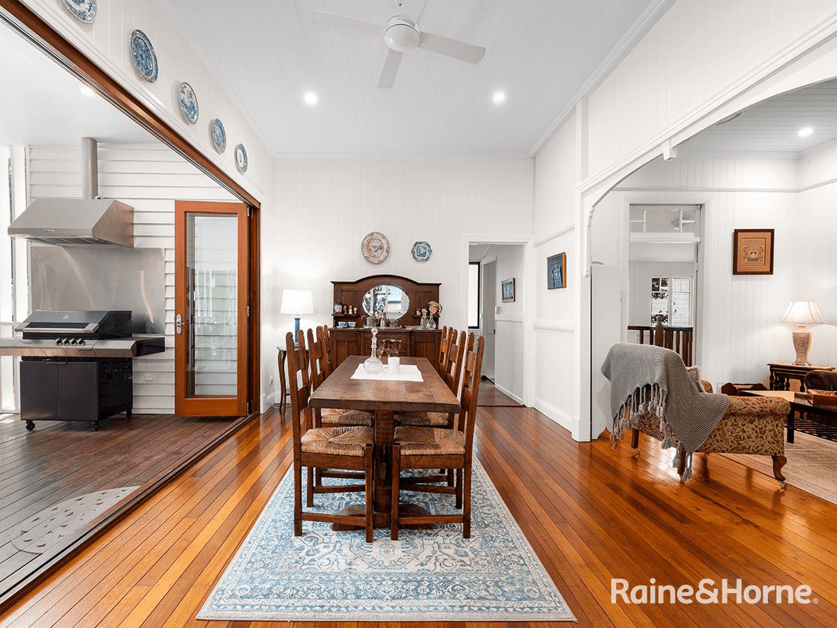 17 Carnarvon Road, INDOOROOPILLY, QLD 4068