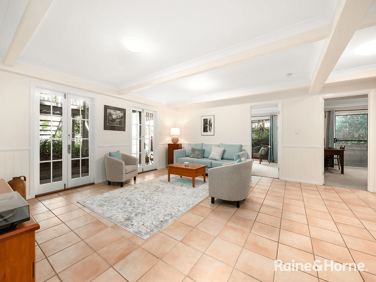 17 Carnarvon Road, INDOOROOPILLY, QLD 4068