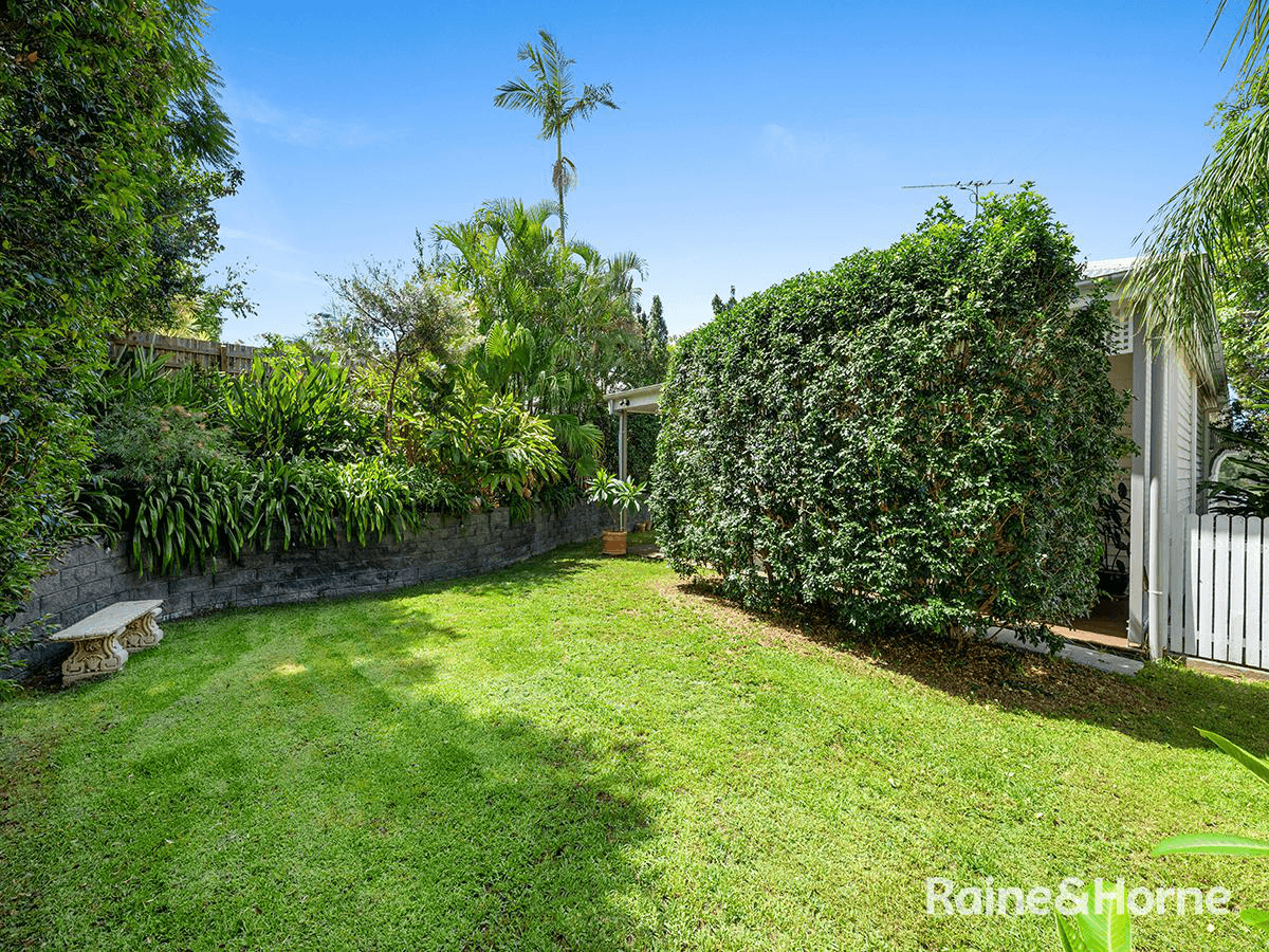 17 Carnarvon Road, INDOOROOPILLY, QLD 4068