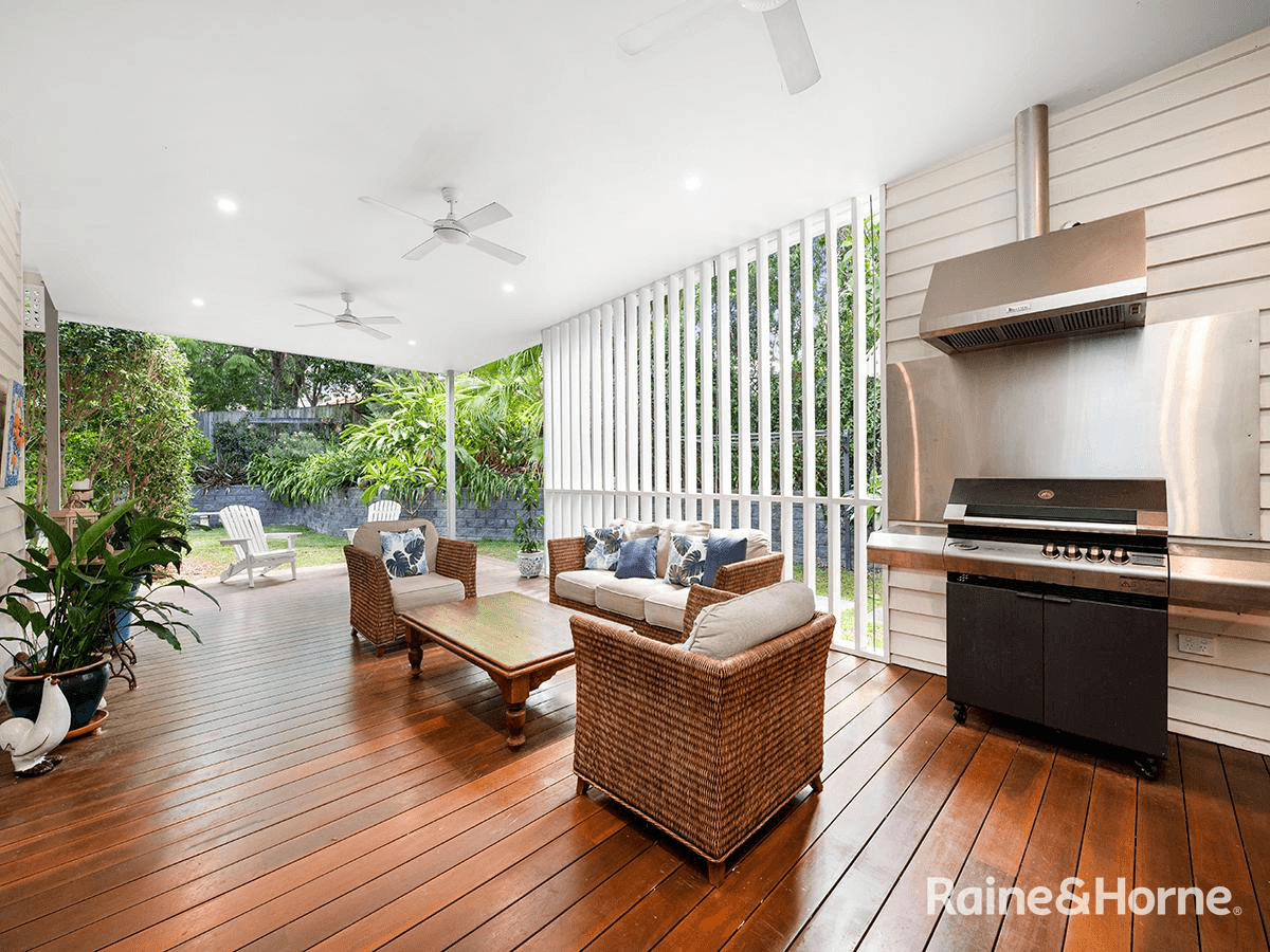 17 Carnarvon Road, INDOOROOPILLY, QLD 4068