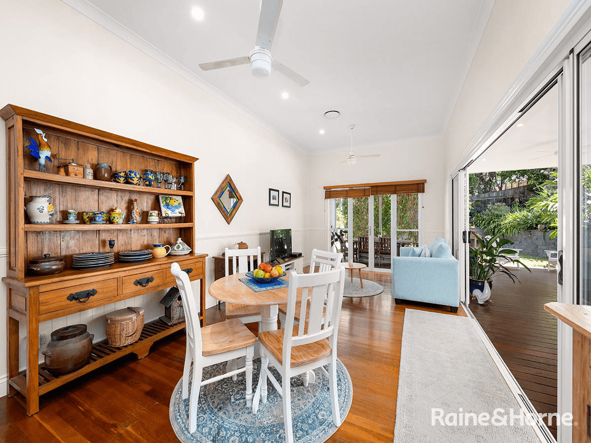 17 Carnarvon Road, INDOOROOPILLY, QLD 4068