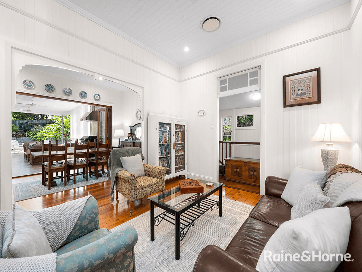 17 Carnarvon Road, INDOOROOPILLY, QLD 4068