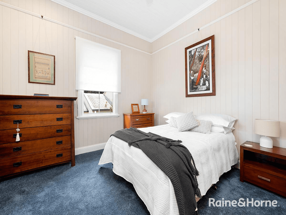 17 Carnarvon Road, INDOOROOPILLY, QLD 4068