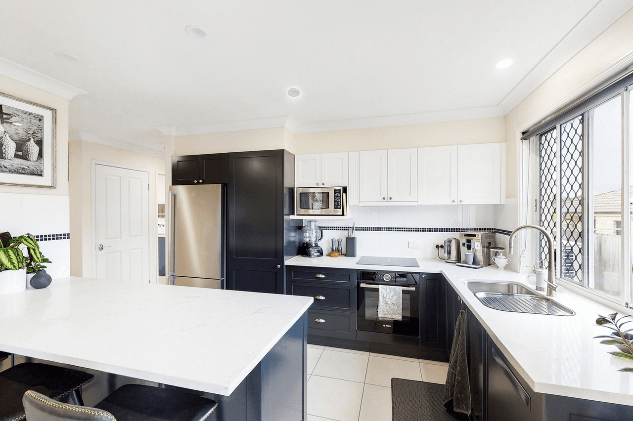2/2 Fimbriata Court, ORMEAU, QLD 4208