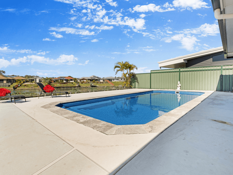 26 Earl St Vincent Circuit, ELI WATERS, QLD 4655