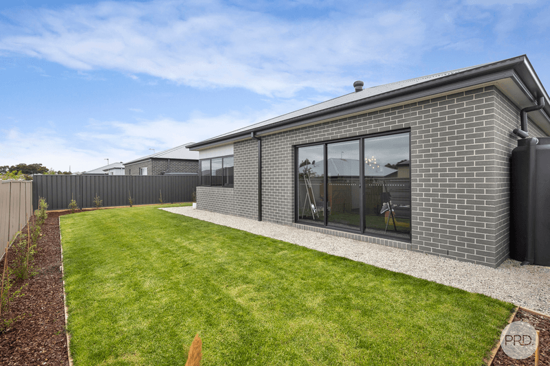 18 Mary Drive, ALFREDTON, VIC 3350