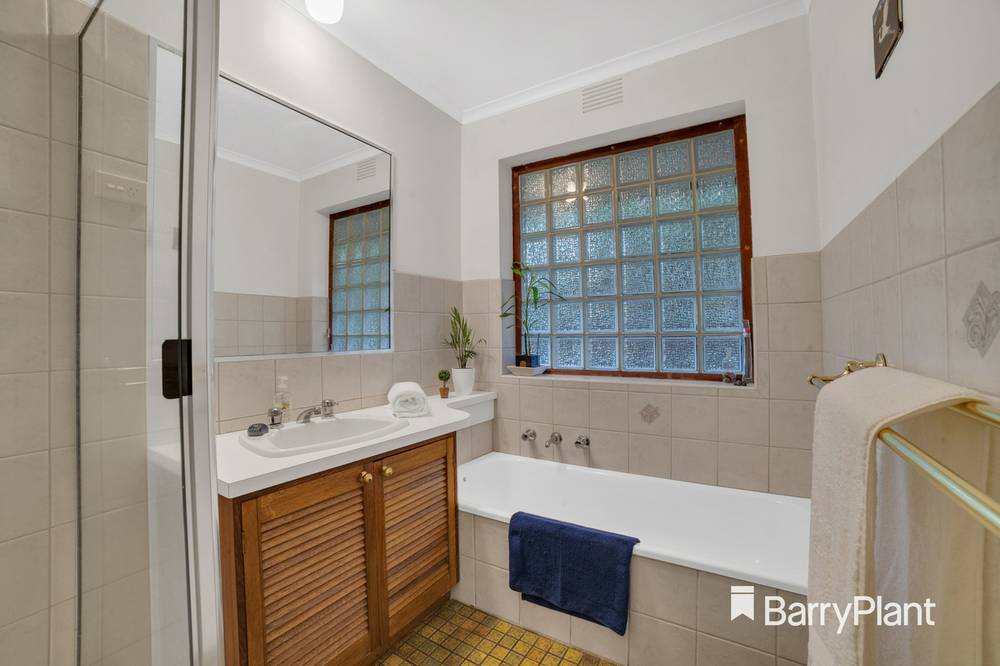 5 Greenways Road, Glen Waverley, VIC 3150