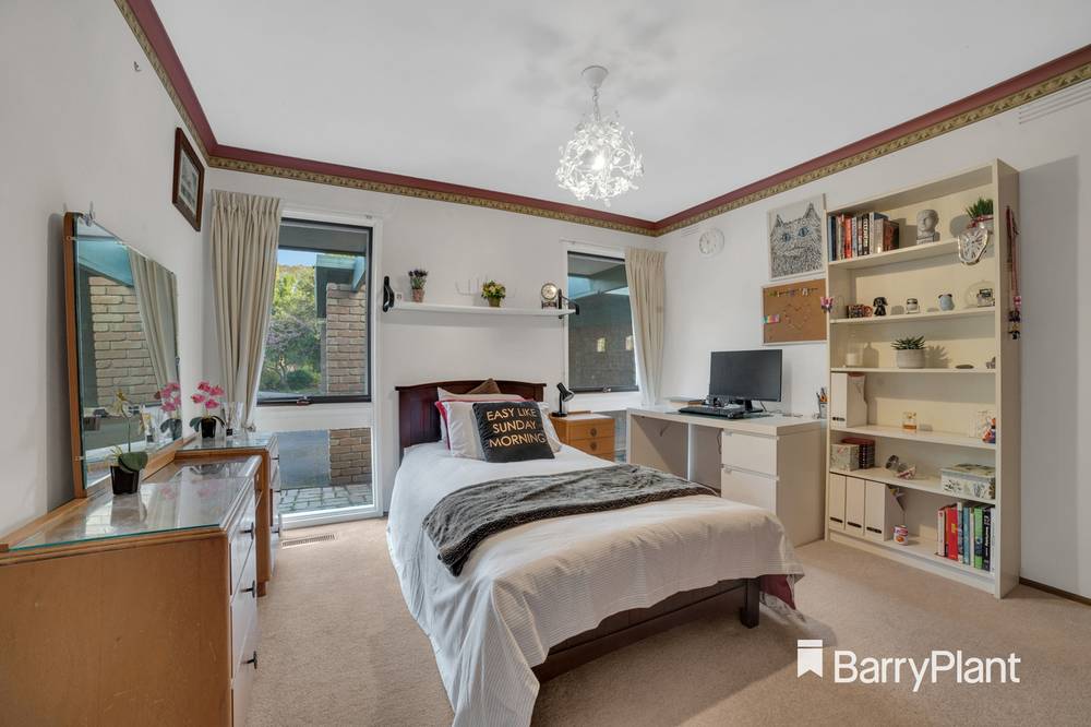 5 Greenways Road, Glen Waverley, VIC 3150