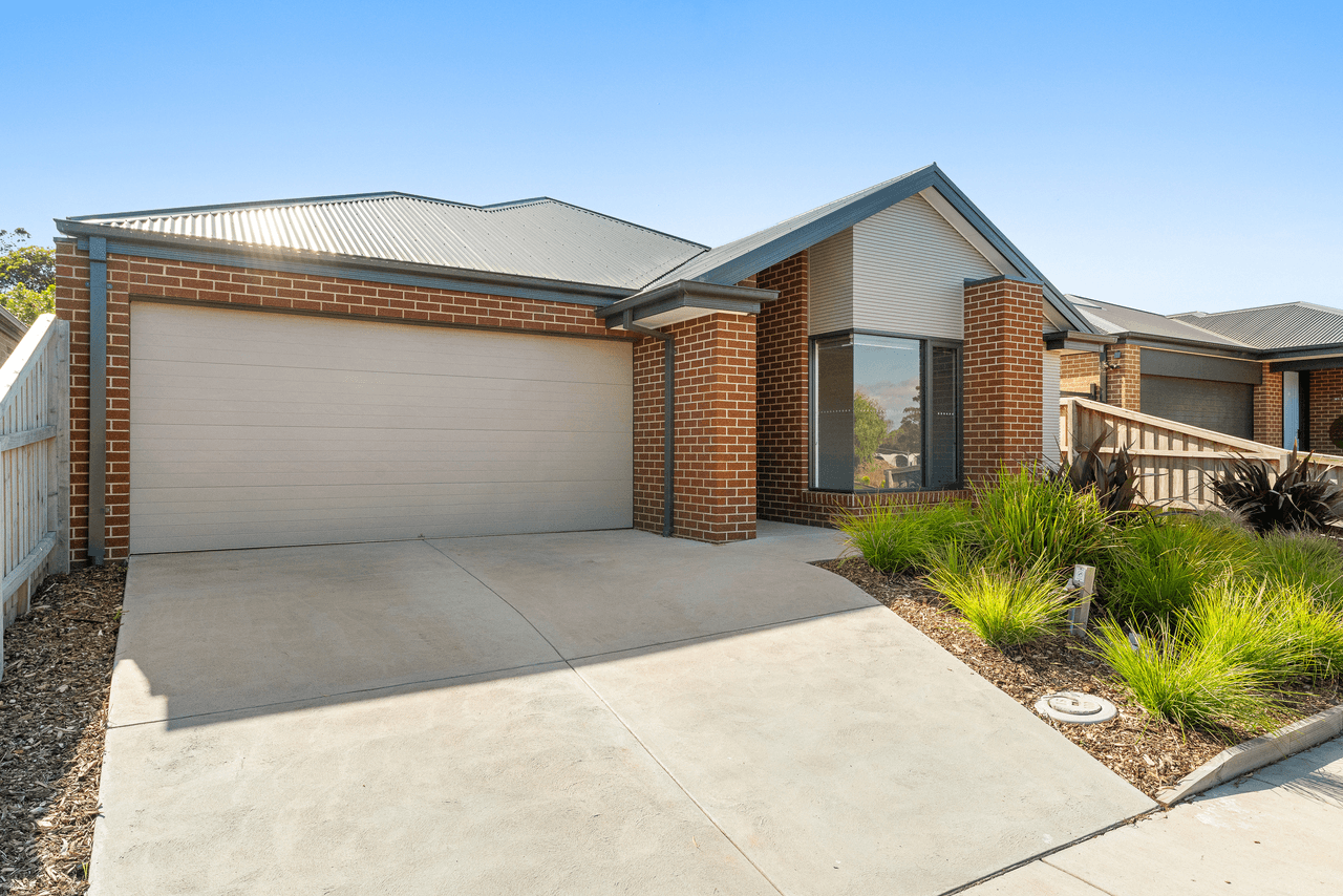 102 Pembrey Loop, COWES, VIC 3922