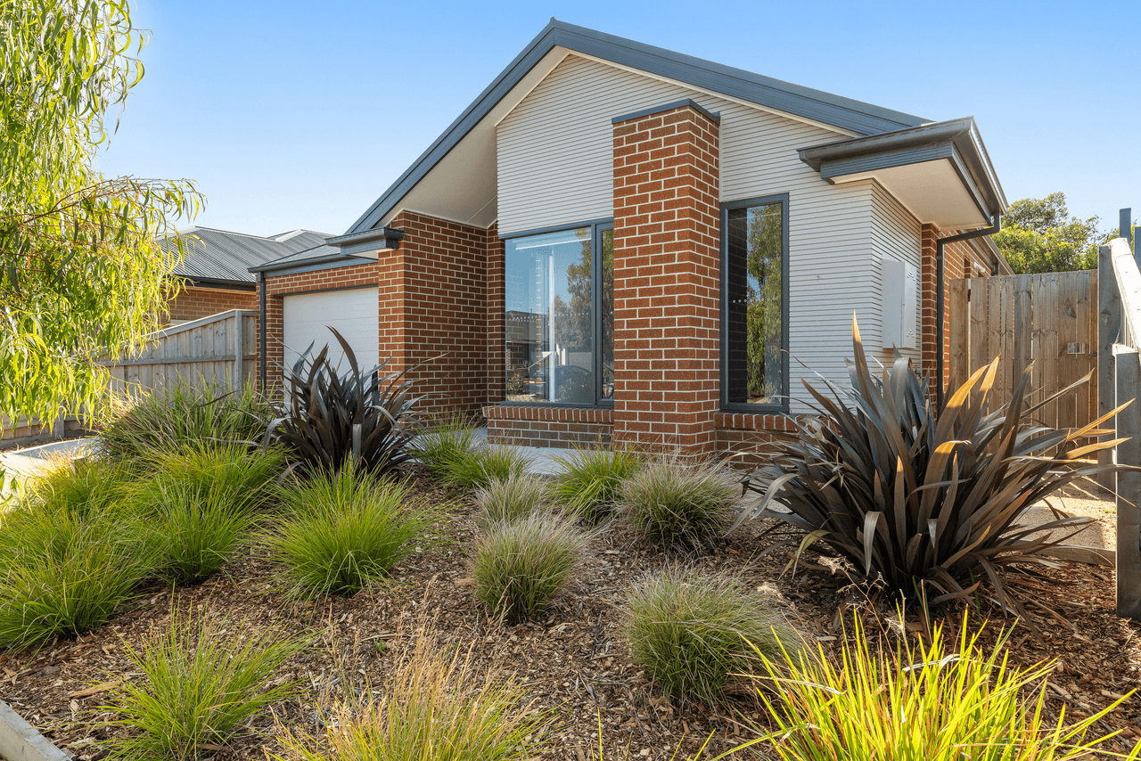 102 Pembrey Loop, COWES, VIC 3922