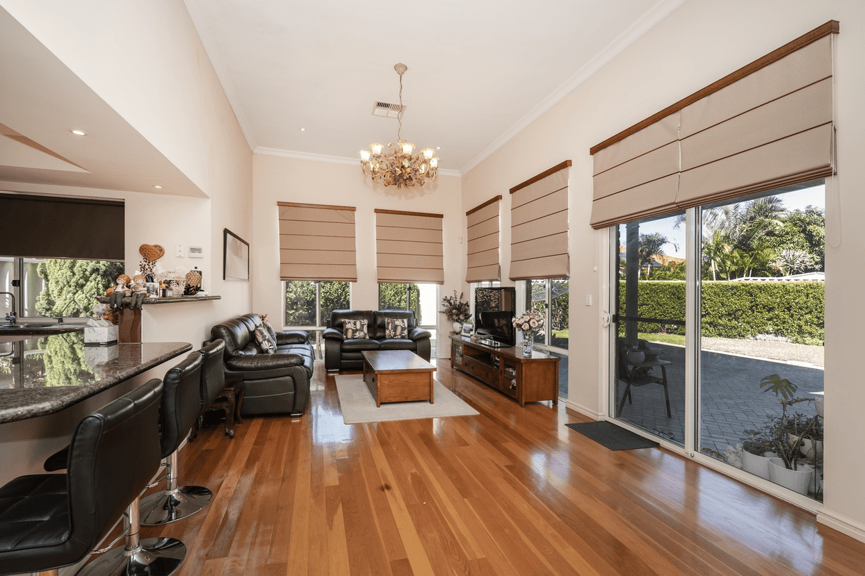 6 Arrowgrass Road, CANNING VALE, WA 6155