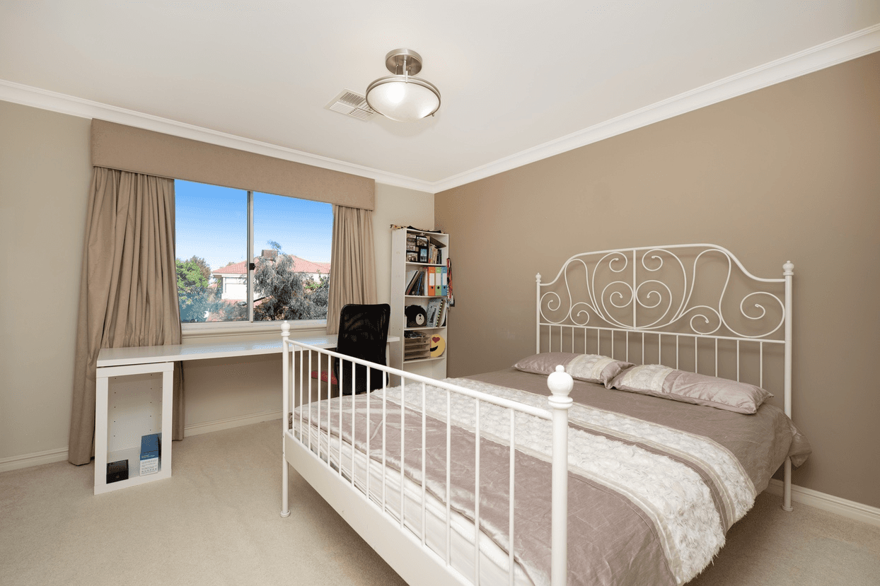 6 Arrowgrass Road, CANNING VALE, WA 6155