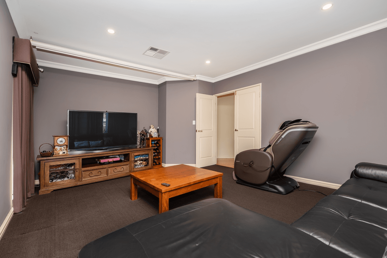 6 Arrowgrass Road, CANNING VALE, WA 6155