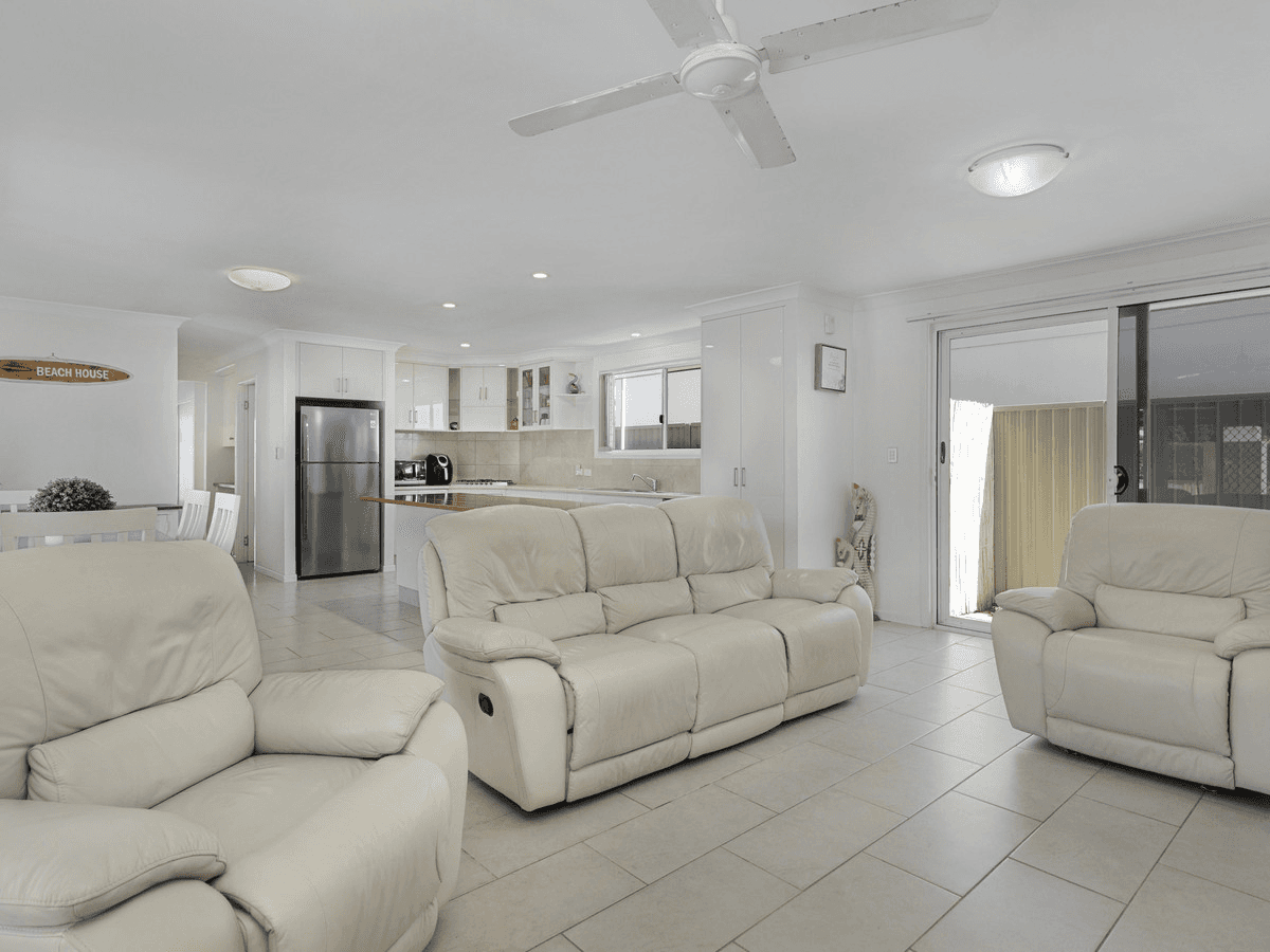 2 Kingfisher Cresent, Burleigh Waters, QLD 4220