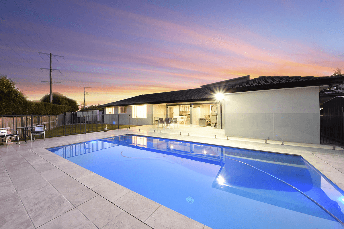 2 Kingfisher Cresent, Burleigh Waters, QLD 4220