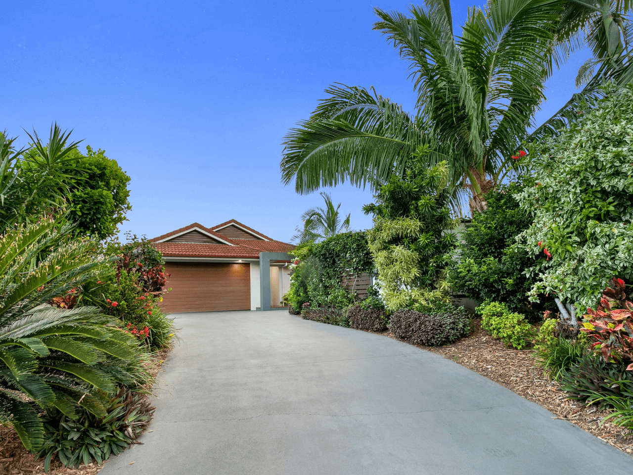 8 Bushlark Place, SMITHFIELD, QLD 4878